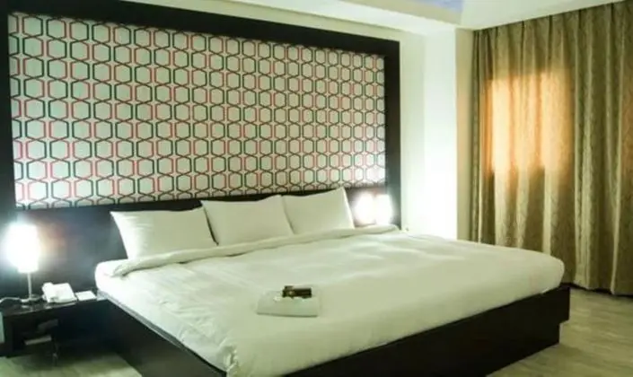 Executive Oda, Teras