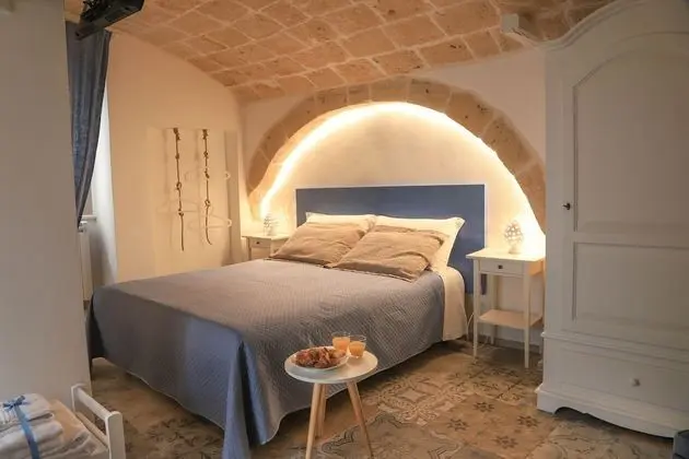 Basic Oda, 1 Büyük (Queen) Boy Yatak, Özel Banyo