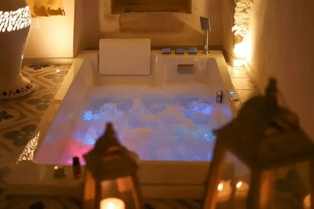 Luxury Tek Büyük Yataklı Oda, 1 Büyük (Queen) Boy Yatak, Özel Banyo, Zemin Kat