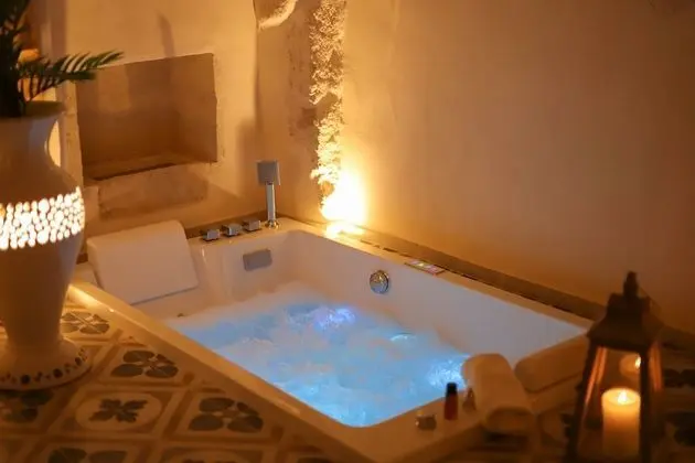 Luxury Tek Büyük Yataklı Oda, 1 Büyük (Queen) Boy Yatak, Özel Banyo, Zemin Kat