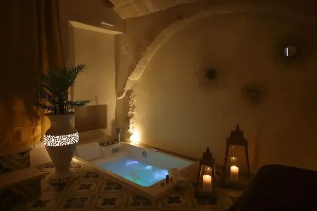 Luxury Tek Büyük Yataklı Oda, 1 Büyük (Queen) Boy Yatak, Özel Banyo, Zemin Kat