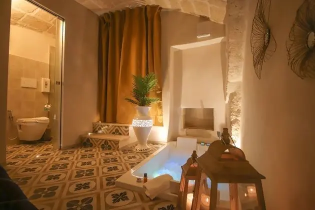 Luxury Tek Büyük Yataklı Oda, 1 Büyük (Queen) Boy Yatak, Özel Banyo, Zemin Kat