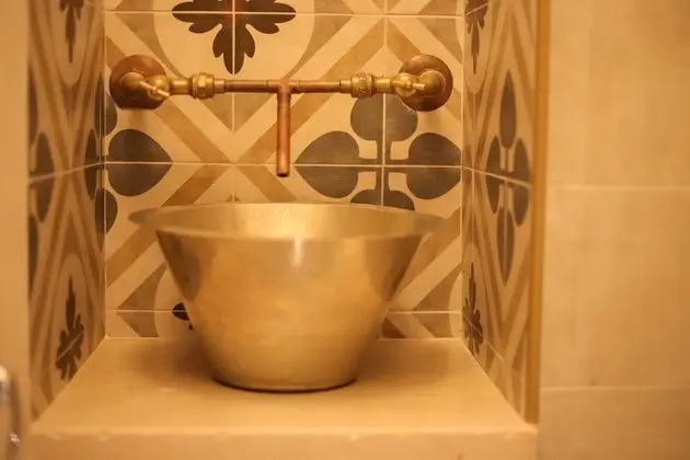 Luxury Tek Büyük Yataklı Oda, 1 Büyük (Queen) Boy Yatak, Özel Banyo, Zemin Kat