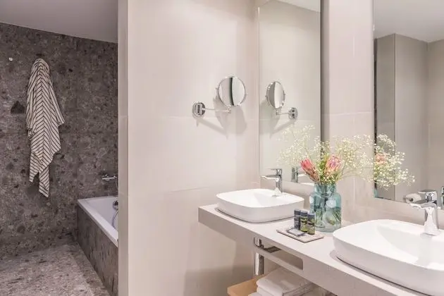 Junior Süit, 1 Büyük (Queen) Boy Yatak ve Çekyat, Balkon, Denize Bakan