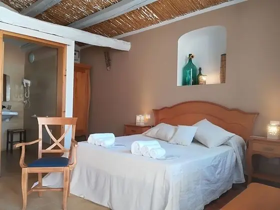 Standard Tek Büyük Yataklı Oda, Avlu Manzaralı (Agatina)