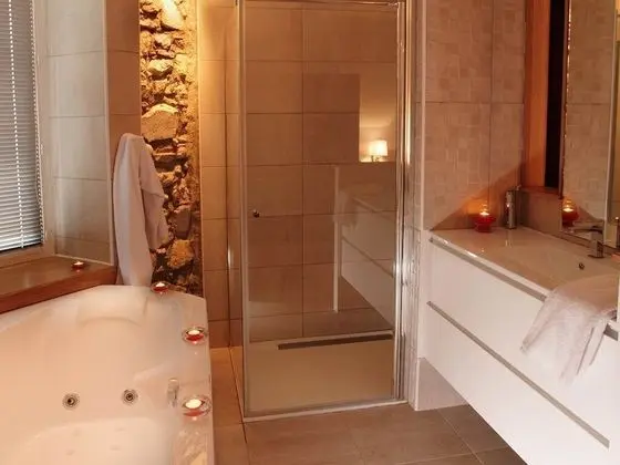 Deluxe Tek Büyük Yataklı Oda, 1 Çift Kişilik Yatak, Sıcak Su Havuzu