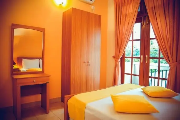 Deluxe Tek Büyük Yataklı Oda, 1 Çift Kişilik Yatak, Sigara İçilebilir, Bahçe Manzaralı