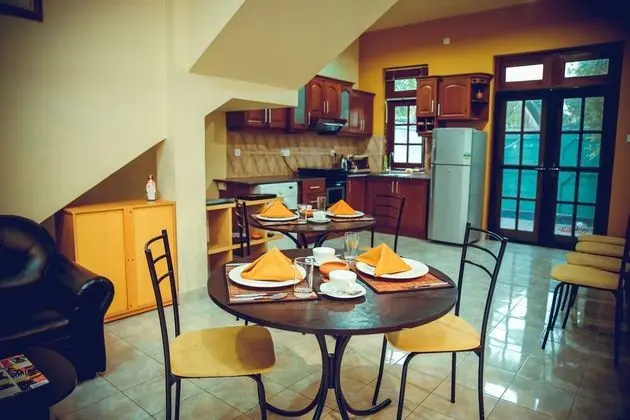 Deluxe Tek Büyük Yataklı Oda, 1 Çift Kişilik Yatak, Sigara İçilebilir, Bahçe Manzaralı