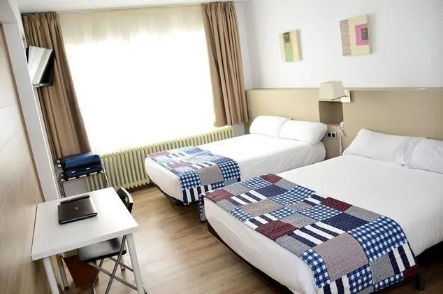 Deluxe Dört Kişilik Oda