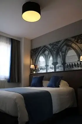 Tek Büyük Yataklı Oda, Sigara İçilmez, Ek Bina