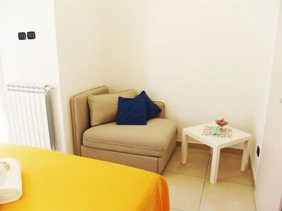 Üç Kişilik Oda, Sigara İçilmez