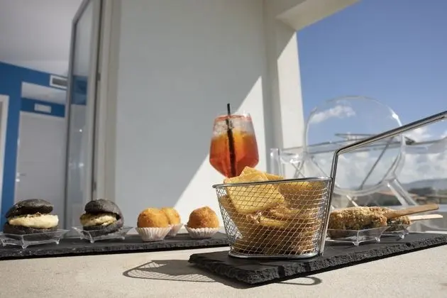 Deluxe Tek Büyük Yataklı Oda, Balkon, Deniz Manzaralı