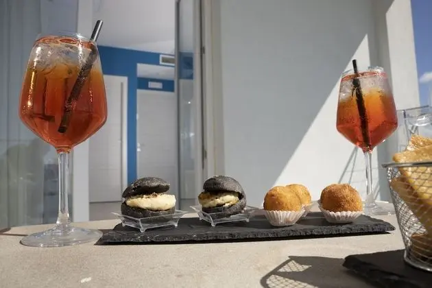 Deluxe Tek Büyük Yataklı Oda, Balkon, Deniz Manzaralı