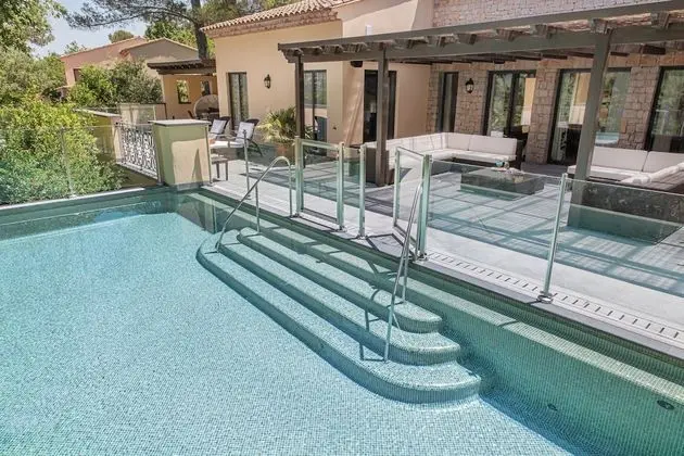 Villa (Terre Blanche)