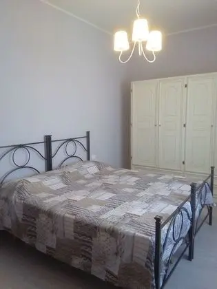 Tek Büyük veya İki Ayrı Yataklı Oda, Ortak Banyo