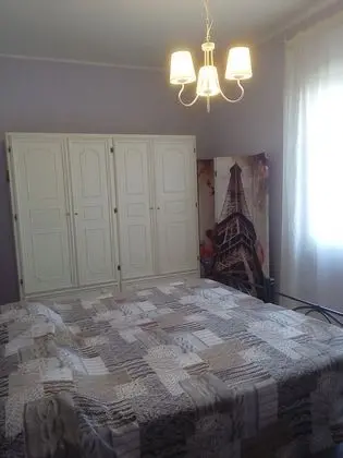 Tek Büyük veya İki Ayrı Yataklı Oda, Ortak Banyo