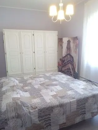 Tek Büyük veya İki Ayrı Yataklı Oda, Ortak Banyo