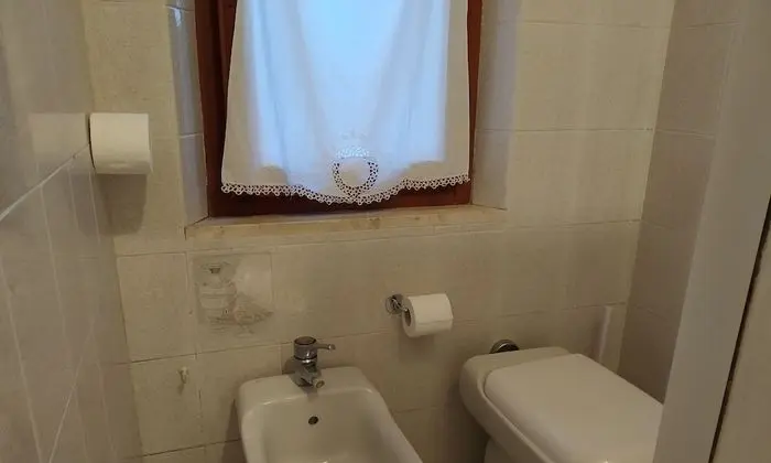 Üç Kişilik Oda, Ortak Banyo