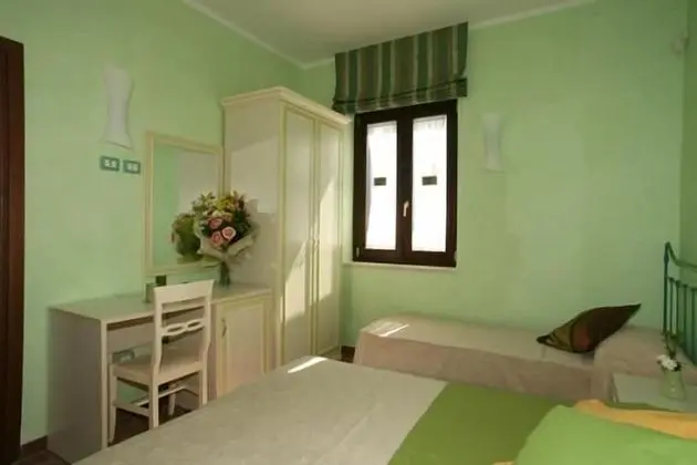 Üç Kişilik Oda