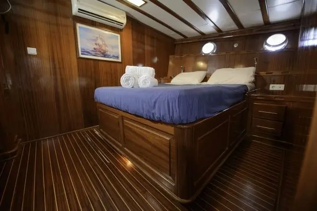 Büyük Yataklı Tek Kişilik Oda