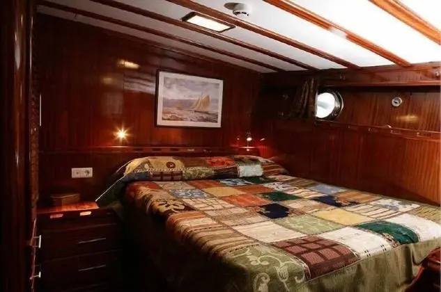 Büyük Yataklı Tek Kişilik Oda