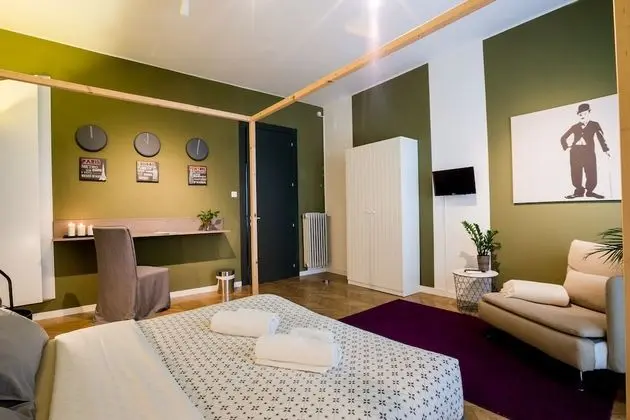 Tek Büyük Yataklı Oda (Private External Bathroom)