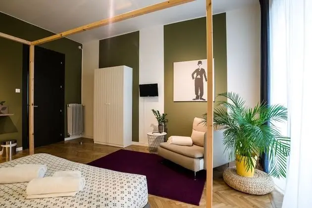 Tek Büyük Yataklı Oda (Private External Bathroom)