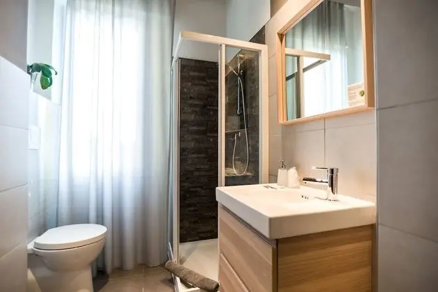 Tek Büyük Yataklı Oda (Private External Bathroom)