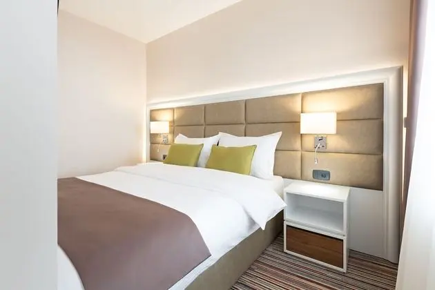 Junior Süit, 1 Büyük (Queen) Boy Yatak ve Çekyat, Sigara İçilmez, Balkon