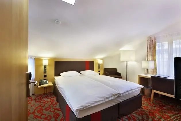 Büyük Yataklı Tek Kişilik Oda