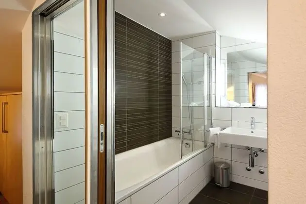 Büyük Yataklı Tek Kişilik Oda