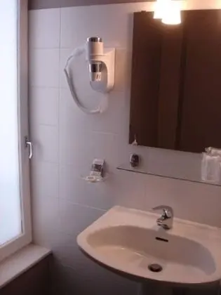 Büyük Yataklı Tek Kişilik Oda
