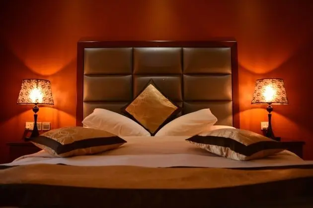 Deluxe Room with Petra Mountain view