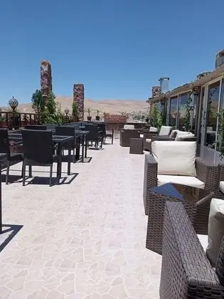 Deluxe Room with Petra Mountain view