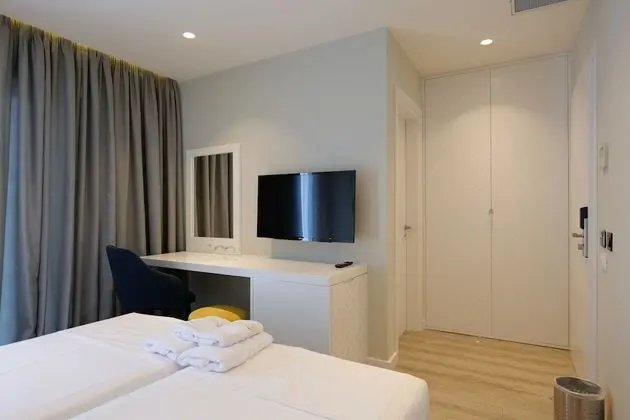 Tek Büyük veya İki Ayrı Yataklı Oda, Balkon