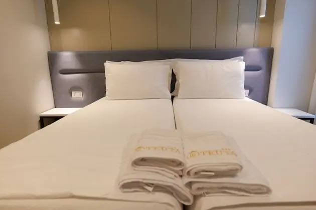 Tek Büyük veya İki Ayrı Yataklı Oda, Balkon