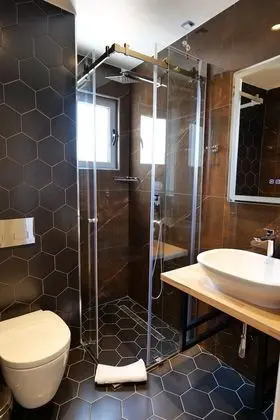 Tek Büyük veya İki Ayrı Yataklı Oda, Balkon