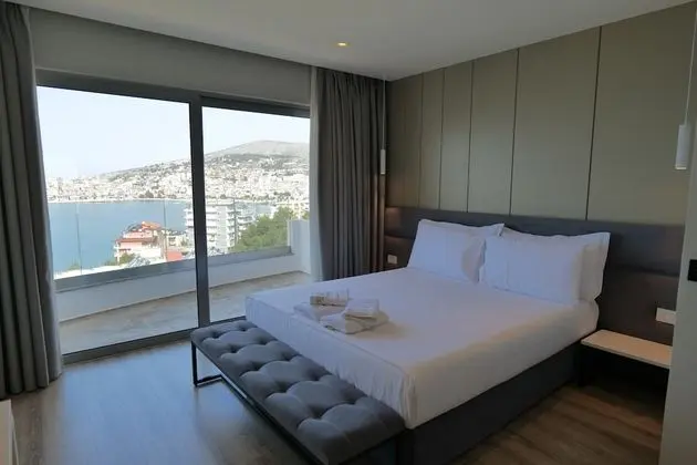 Tek Büyük Yataklı Oda, Balkon