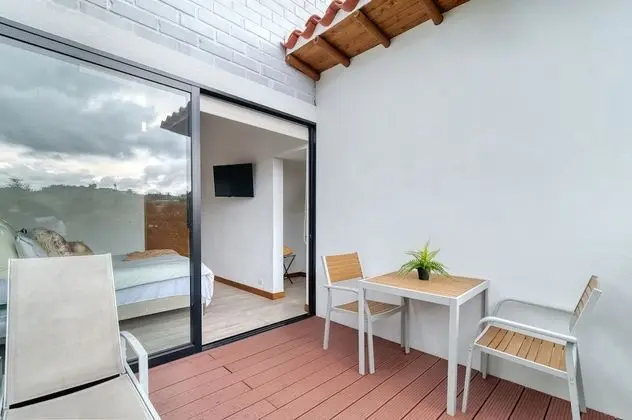 Private Deck Room