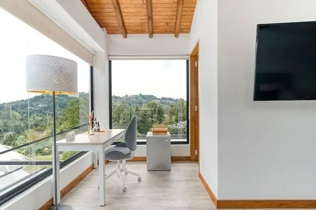 Top Suite