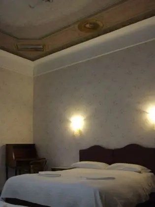 Üç Kişilik Oda, Ortak Banyo