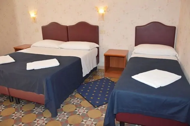 Üç Kişilik Oda, Ortak Banyo