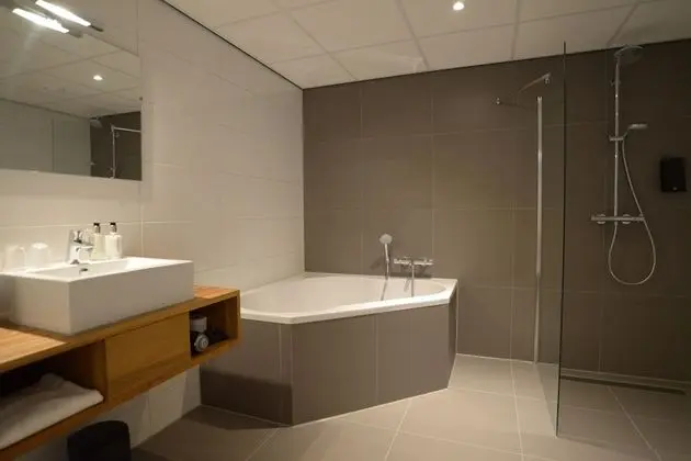 Deluxe Room with Bath