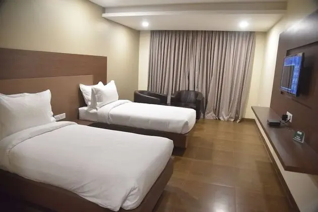 Deluxe Oda, 1 Büyük (Queen) Boy Yatak, Şehir Manzaralı