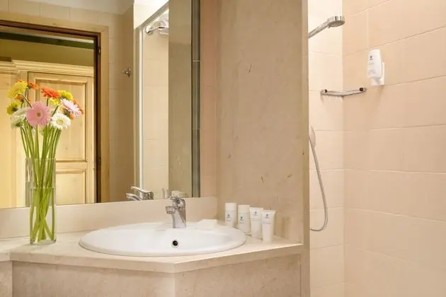 Classic Üç Kişilik Oda