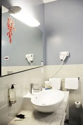 Tek Büyük Yataklı Oda, Havuz Manzaralı