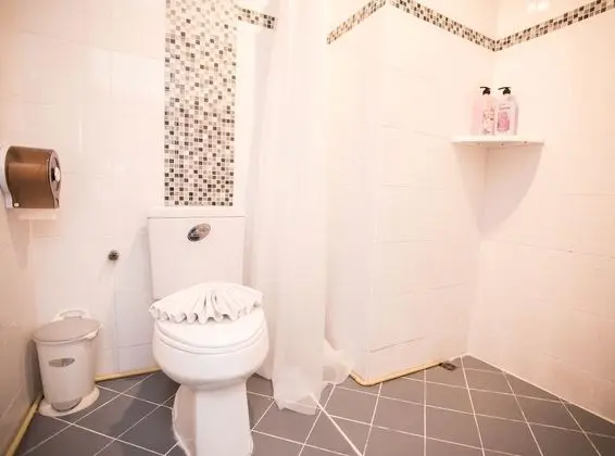 Comfort Tek Büyük Yataklı Oda, 1 Büyük (Queen) Boy Yatak, Sigara İçilmez, Banyolu/Duşlu