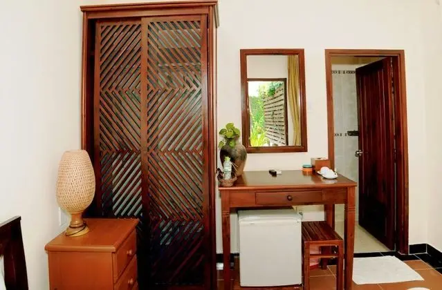 Bungalov, Havuz Manzaralı