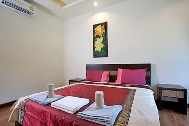 Beachfront Apartment, 2 Bedrooms (Lower Floor & AC in Bedroom Only)