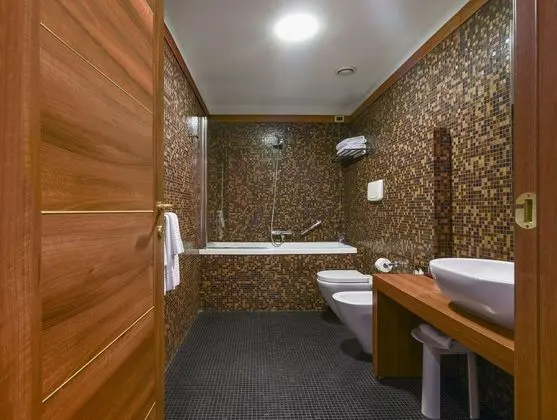 Tek Büyük veya İki Ayrı Yataklı Oda, Bahçe Manzaralı